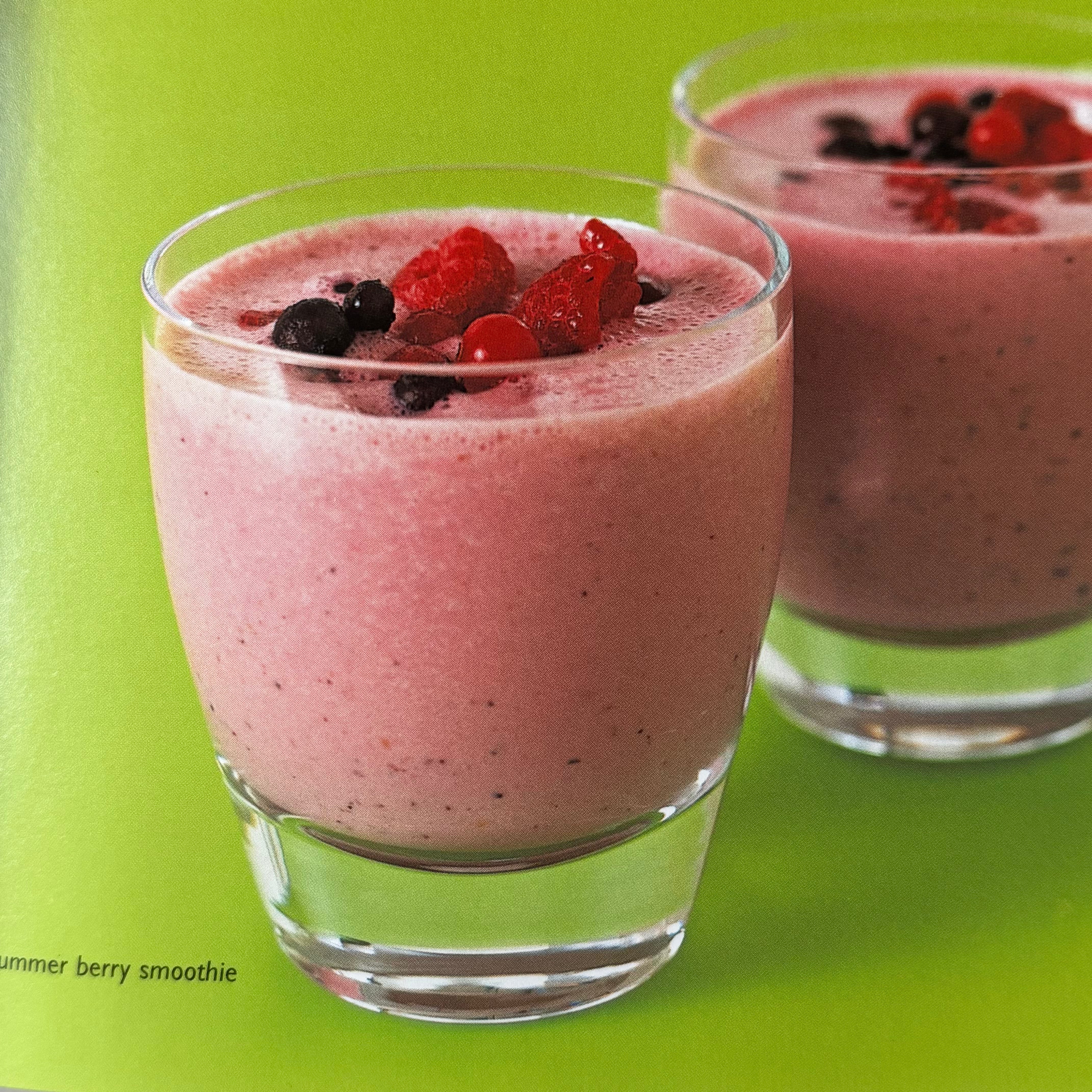 Juices & Smoothies: Over 200 Delicious Drinks For Health And Vitality