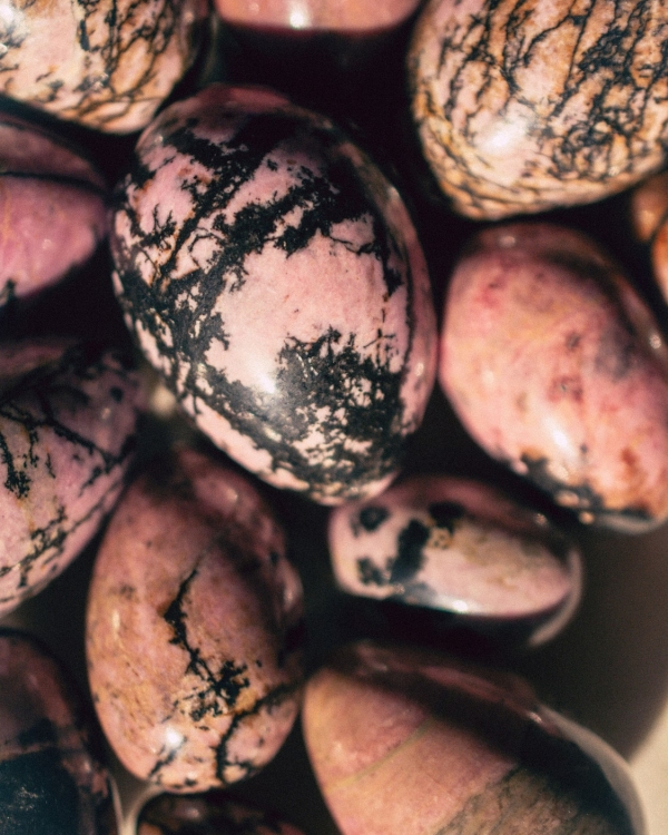 PERMITTED LOVE Yoni Egg Rhodonite Small